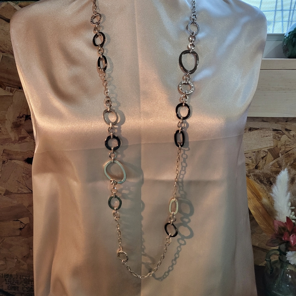 Elegant Silver and Black Chain Necklace